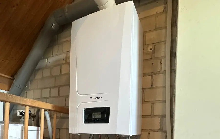 Nieuw geplaatste cv-ketel op zolder